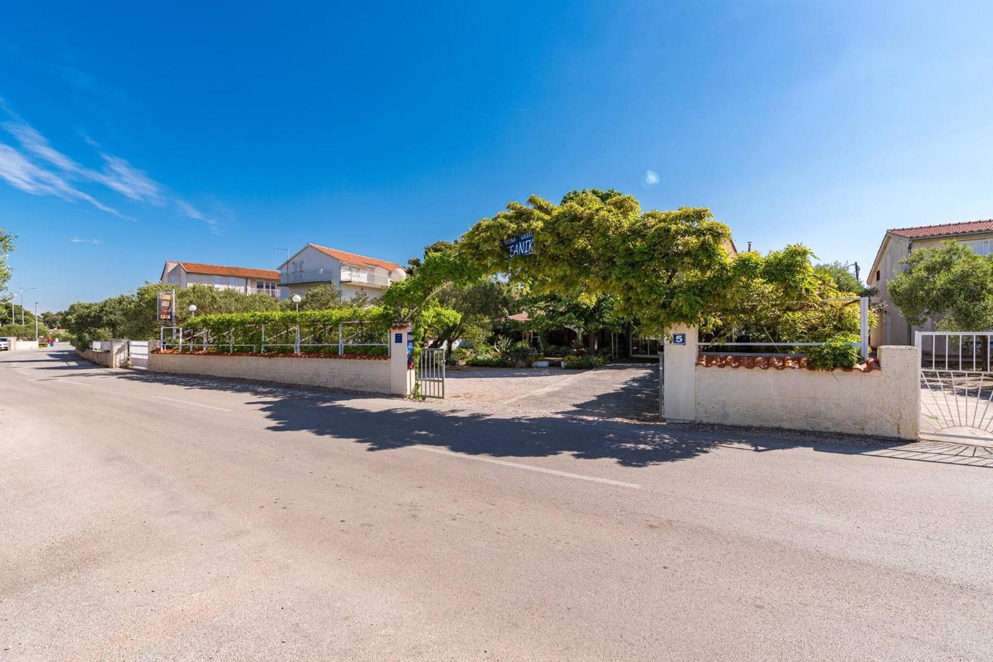 Apartments Nena Бродарица Экстерьер фото